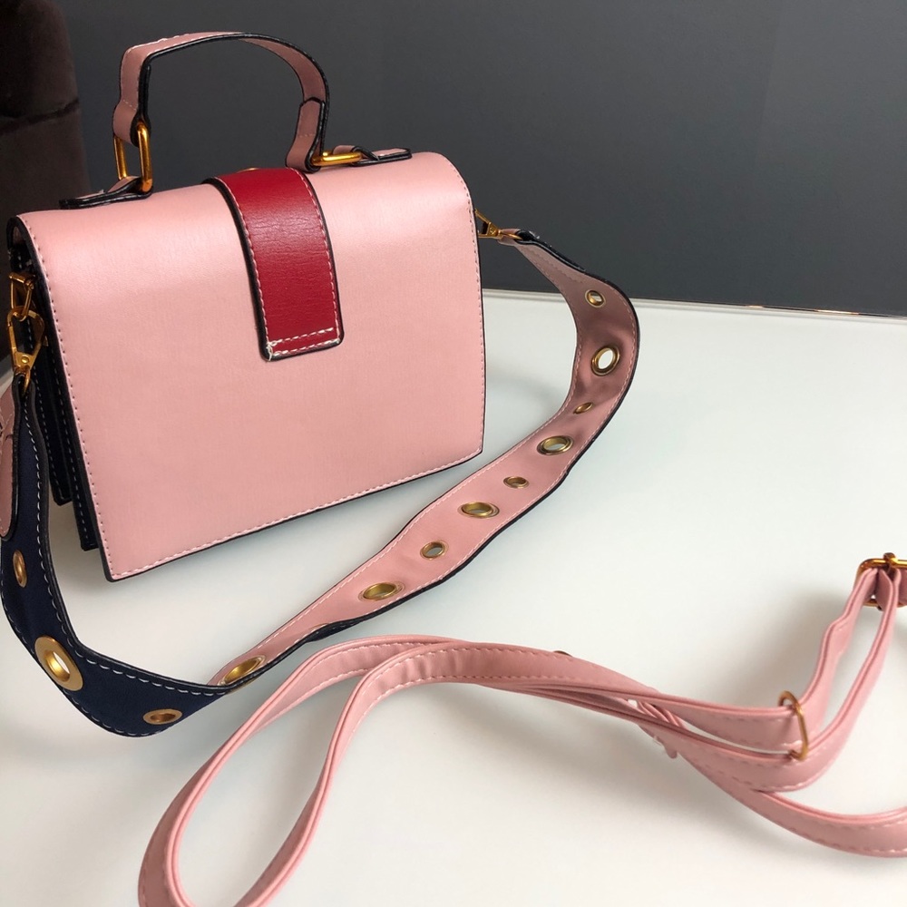 💖 NEW Pink Vegan Leather Crossbody Bag 💖 - Picture 2 of 6